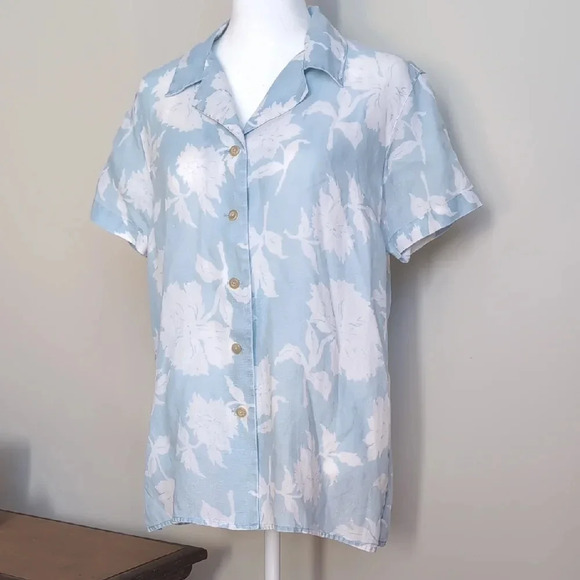 Liz Claiborne Tops - Liz Claiborne Floral Button-Up Shirt